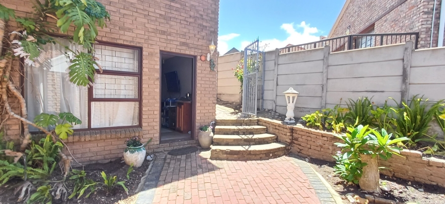 5 Bedroom Property for Sale in Dana Bay Western Cape